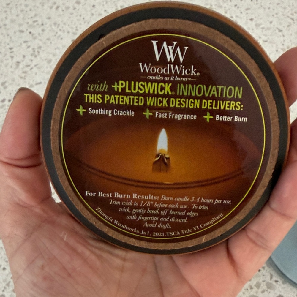 WoodWick Seaside Neroli Candle - Picture 4 of 4